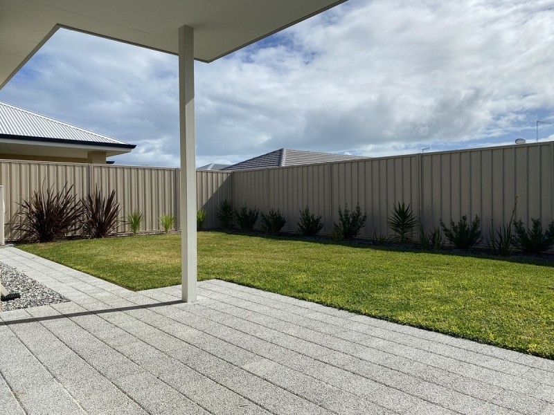 15 Thistle Way, Two Rocks WA 6037