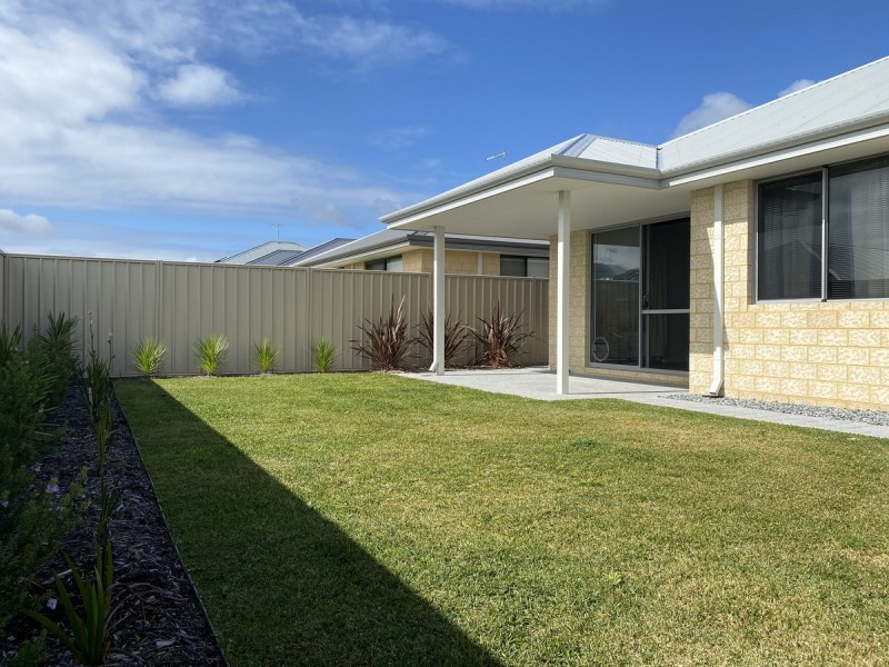 15 Thistle Way, Two Rocks WA 6037