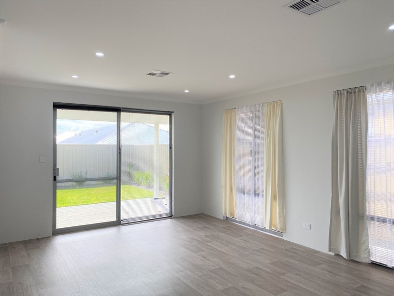 15 Thistle Way, Two Rocks WA 6037