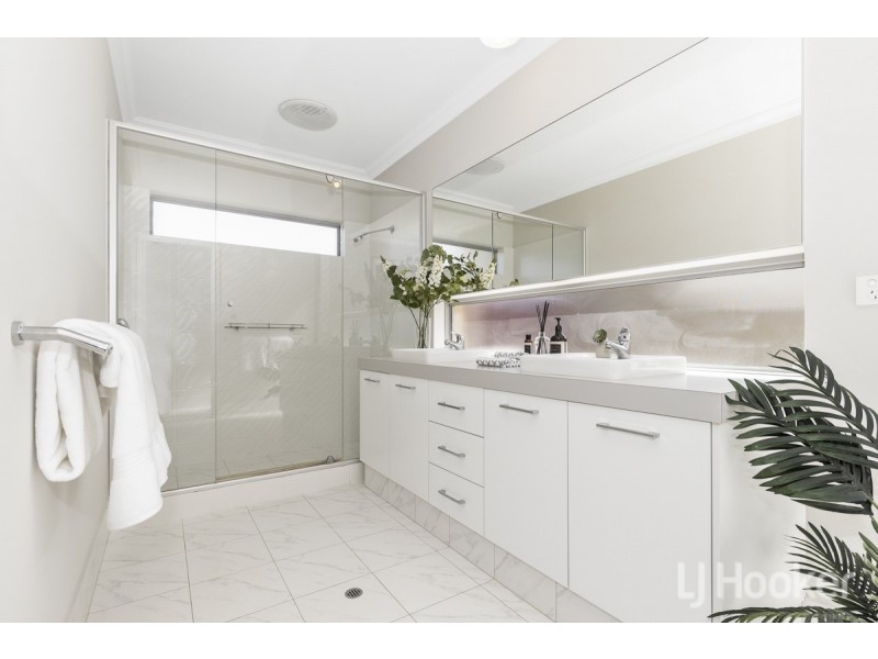 15 Bronze Street, Eglinton WA 6034