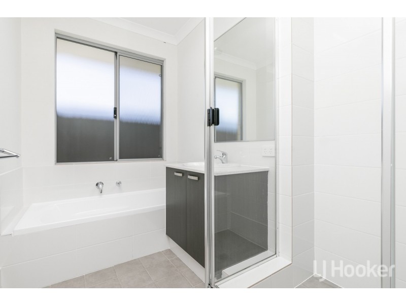 26 Cosmia Grove, Jindalee WA 6036