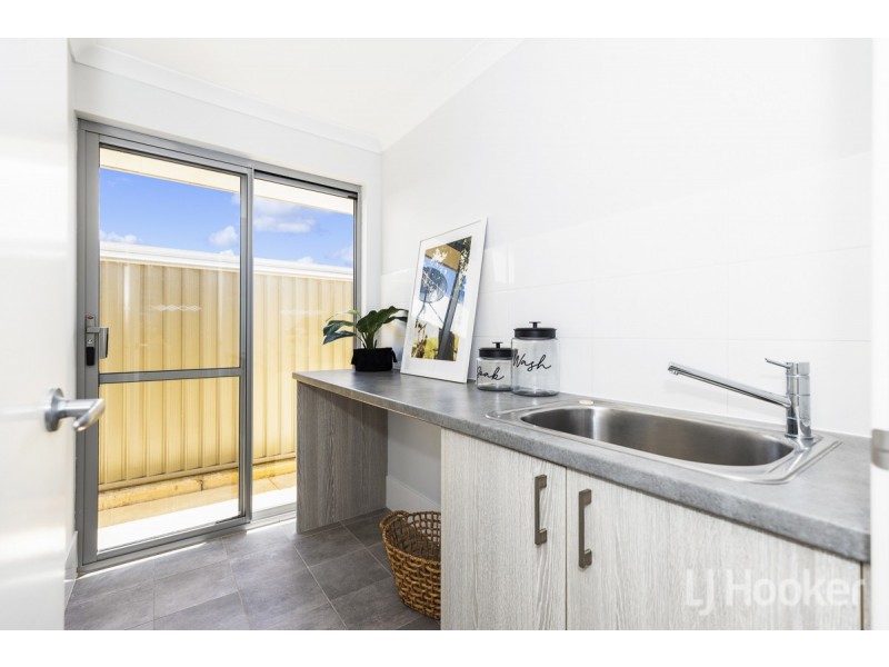 8 Apricot Road, Eglinton WA 6034