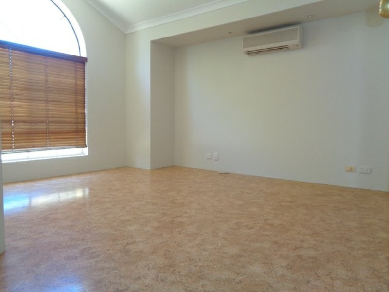 12 Hamilton Court, Yanchep WA 6035