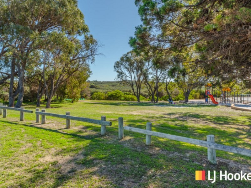 12 Evans Place, Two Rocks WA 6037