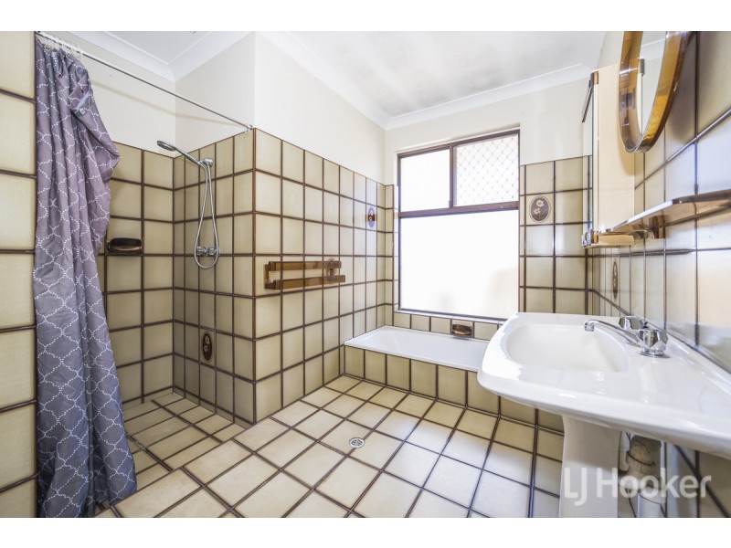 4 Chester Avenue, Two Rocks WA 6037