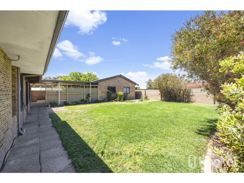 4 Chester Avenue, Two Rocks WA 6037