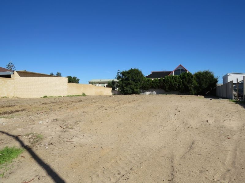 12 Tenggara Avenue, Two Rocks WA 6037