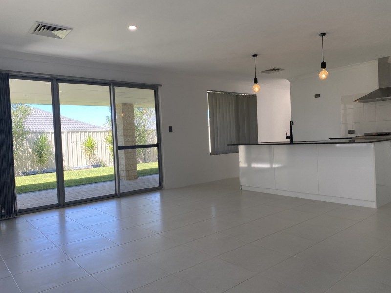 11 Grenadier Street, Two Rocks WA 6037