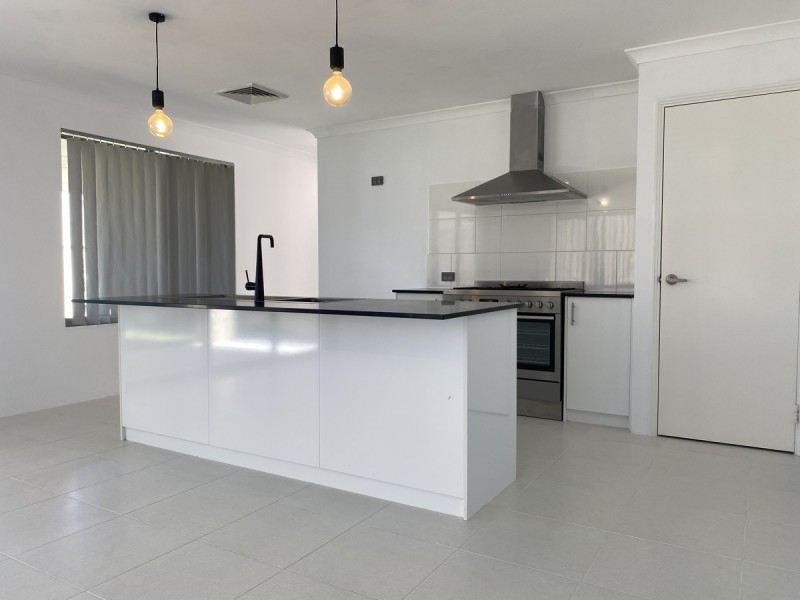 11 Grenadier Street, Two Rocks WA 6037