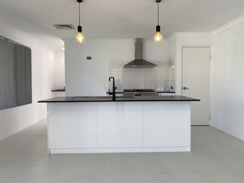 11 Grenadier Street, Two Rocks WA 6037