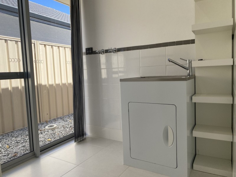 11 Grenadier Street, Two Rocks WA 6037