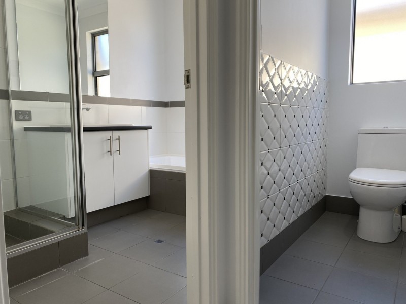 11 Grenadier Street, Two Rocks WA 6037