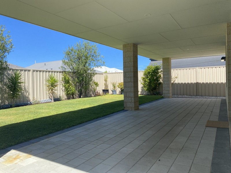 11 Grenadier Street, Two Rocks WA 6037