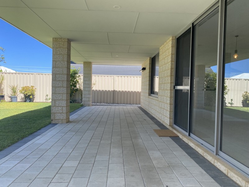 11 Grenadier Street, Two Rocks WA 6037