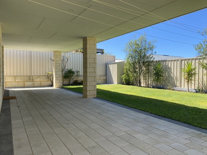 11 Grenadier Street, Two Rocks WA 6037