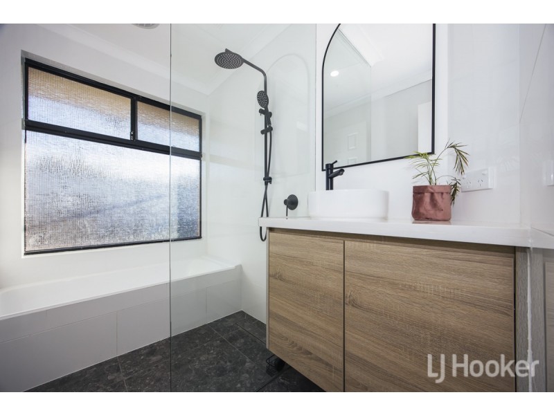 28 Midlothian Crescent, Kinross WA 6028