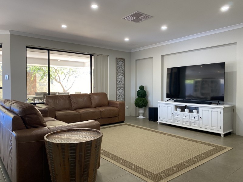 6 Tarwhine Turn, Yanchep WA 6035