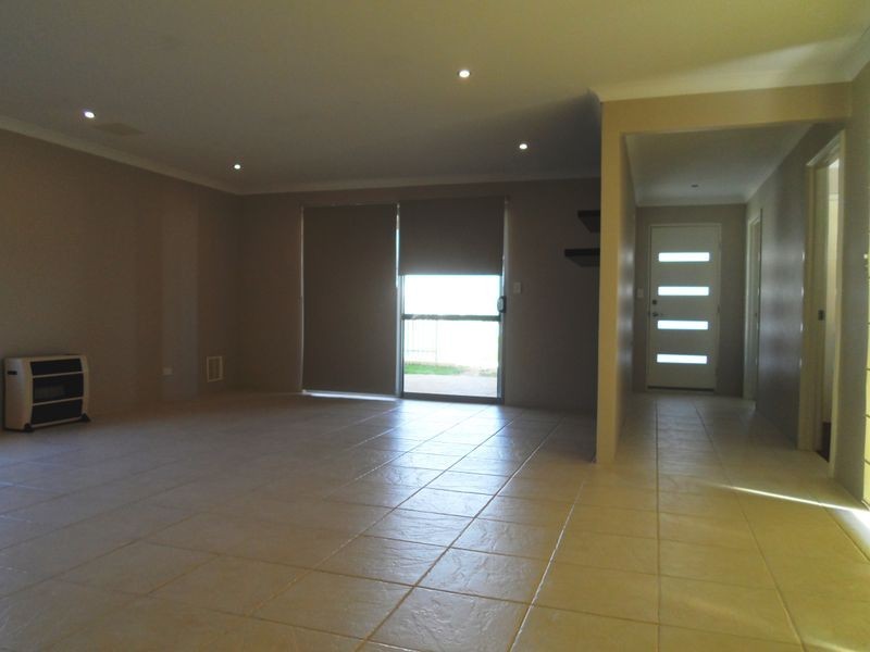 17 Current Street, Yanchep WA 6035