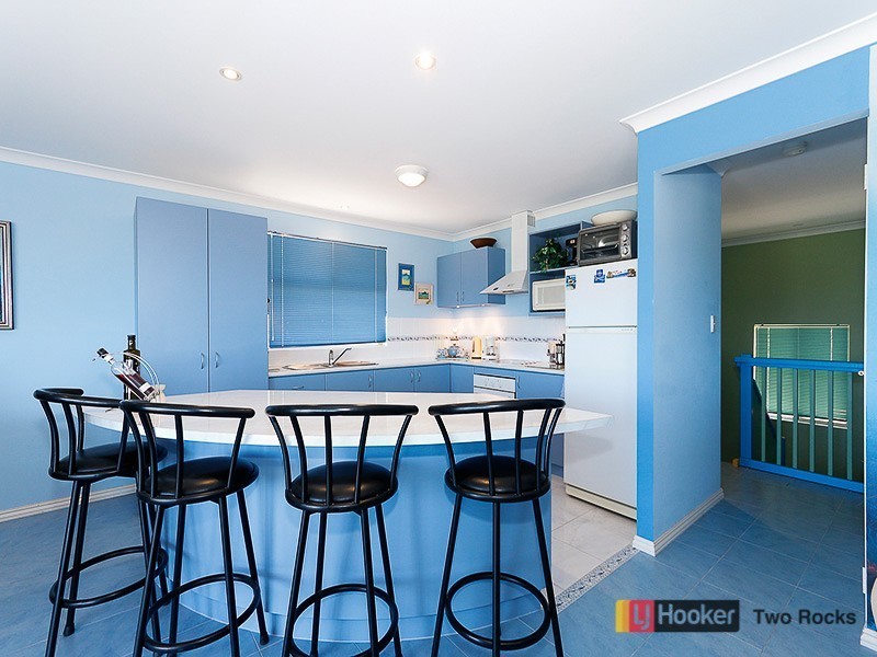 16 Charnwood Avenue, Two Rocks WA 6037