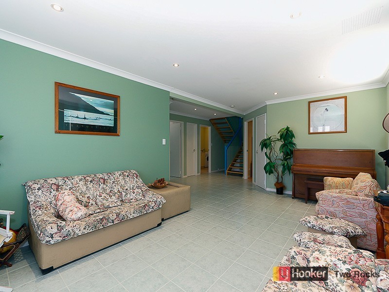 16 Charnwood Avenue, Two Rocks WA 6037