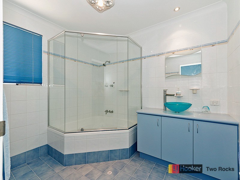 16 Charnwood Avenue, Two Rocks WA 6037