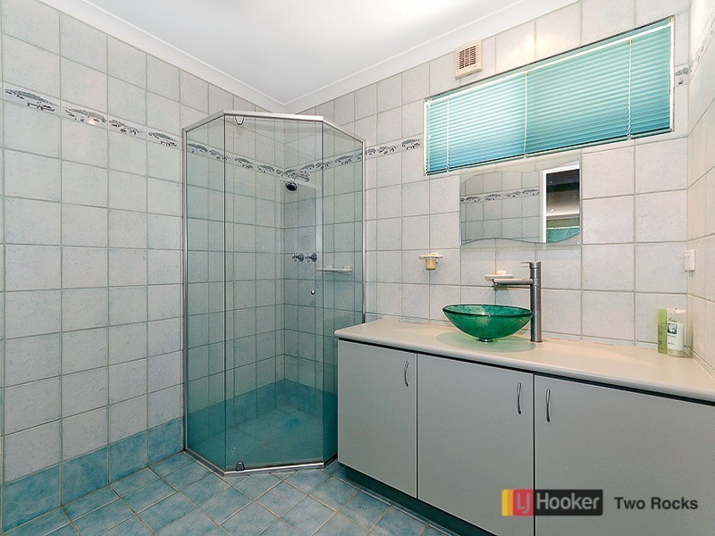 16 Charnwood Avenue, Two Rocks WA 6037