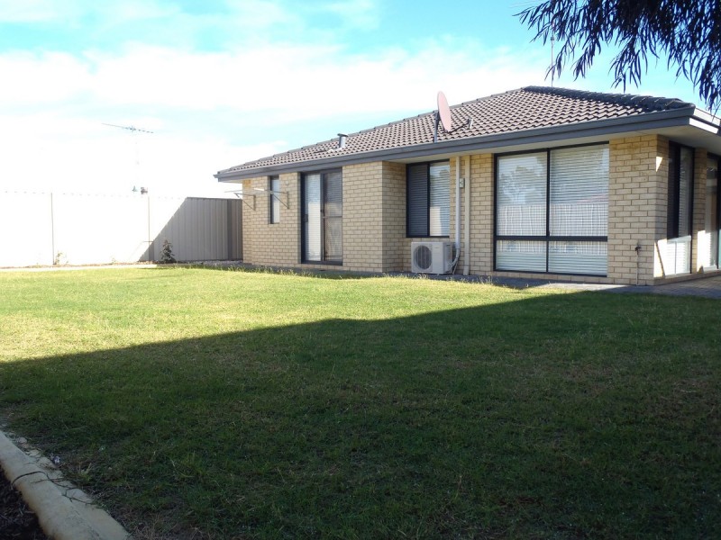 38 Lady Lindsay Cove, Yanchep WA 6035