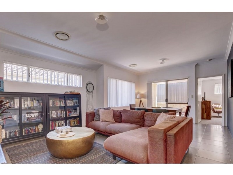 7 Avon Road, Yanchep WA 6035