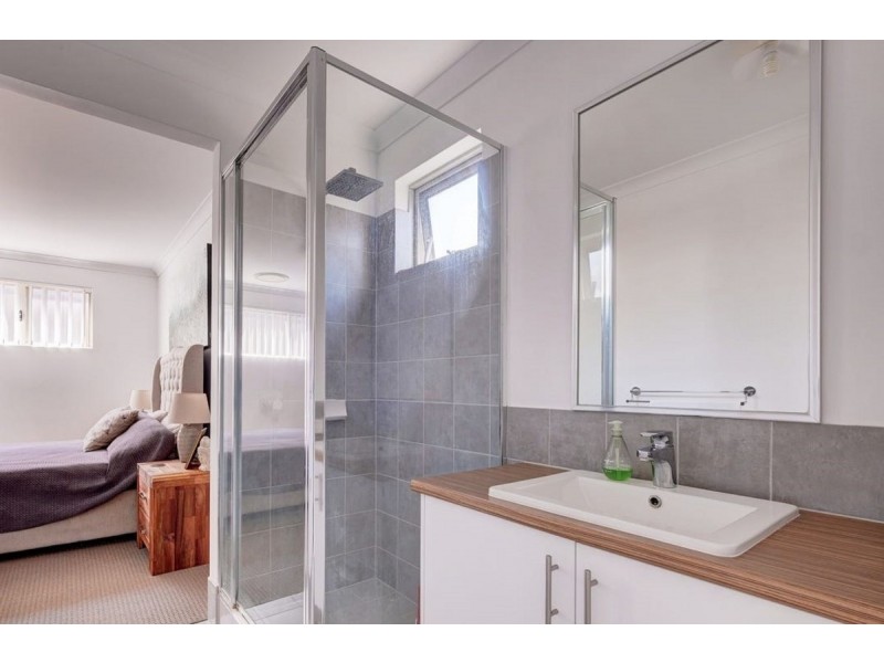 7 Avon Road, Yanchep WA 6035