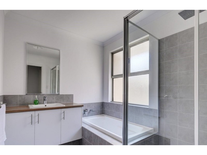 7 Avon Road, Yanchep WA 6035