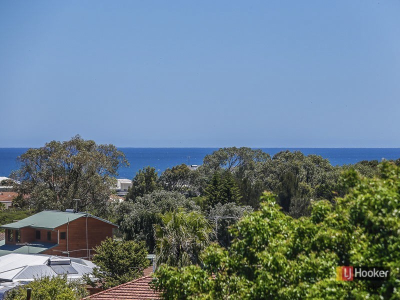 18 Damepattie Drive, Two Rocks WA 6037