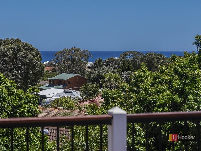18 Damepattie Drive, Two Rocks WA 6037