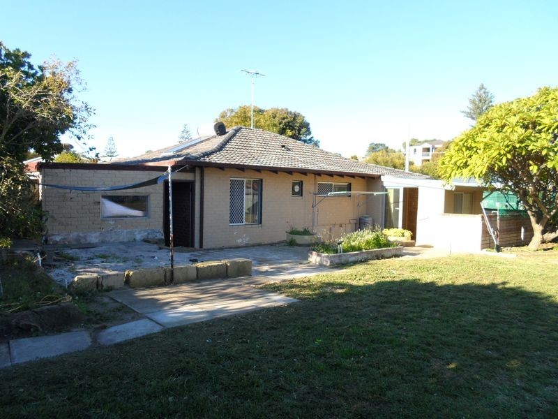 4 Candler Way, Two Rocks WA 6037