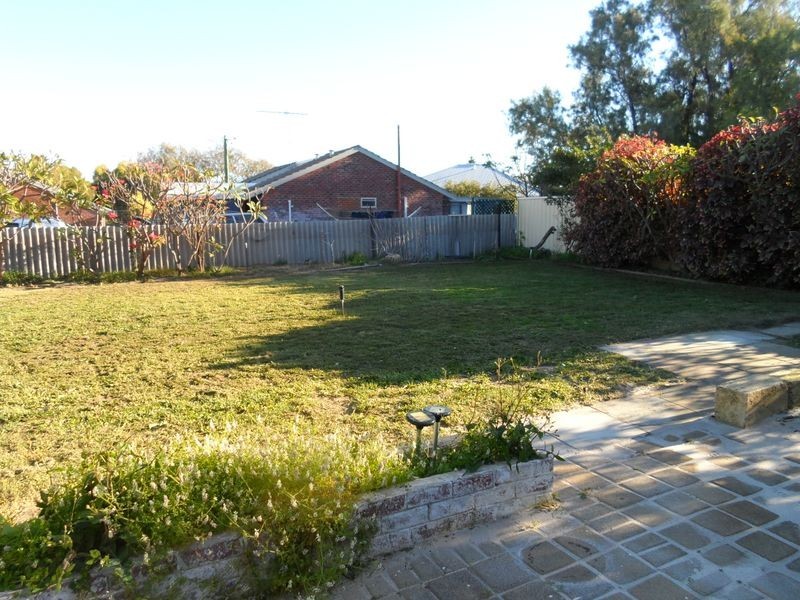 4 Candler Way, Two Rocks WA 6037