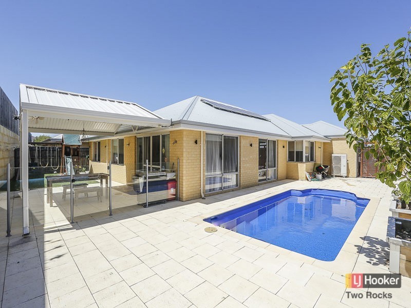 8 Lunar Street, Yanchep WA 6035