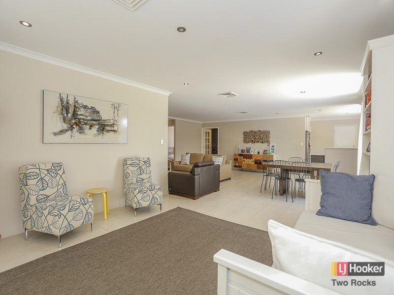 8 Lunar Street, Yanchep WA 6035