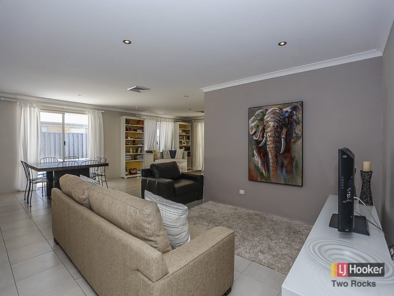 8 Lunar Street, Yanchep WA 6035