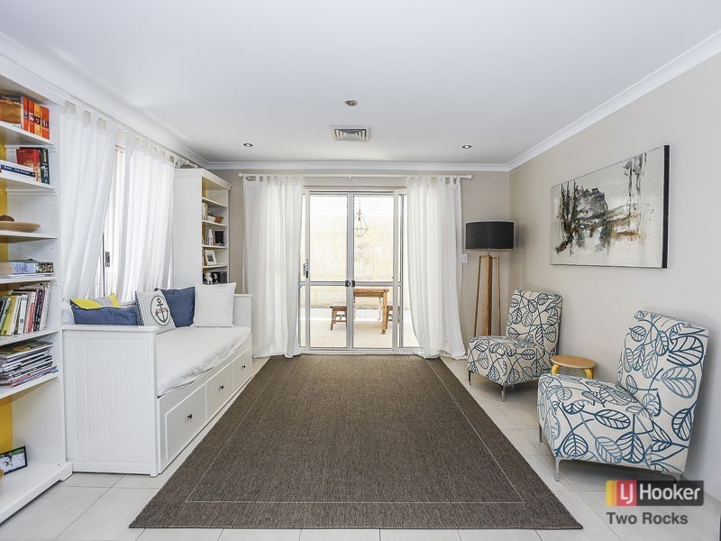 8 Lunar Street, Yanchep WA 6035