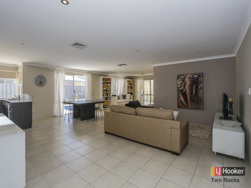 8 Lunar Street, Yanchep WA 6035