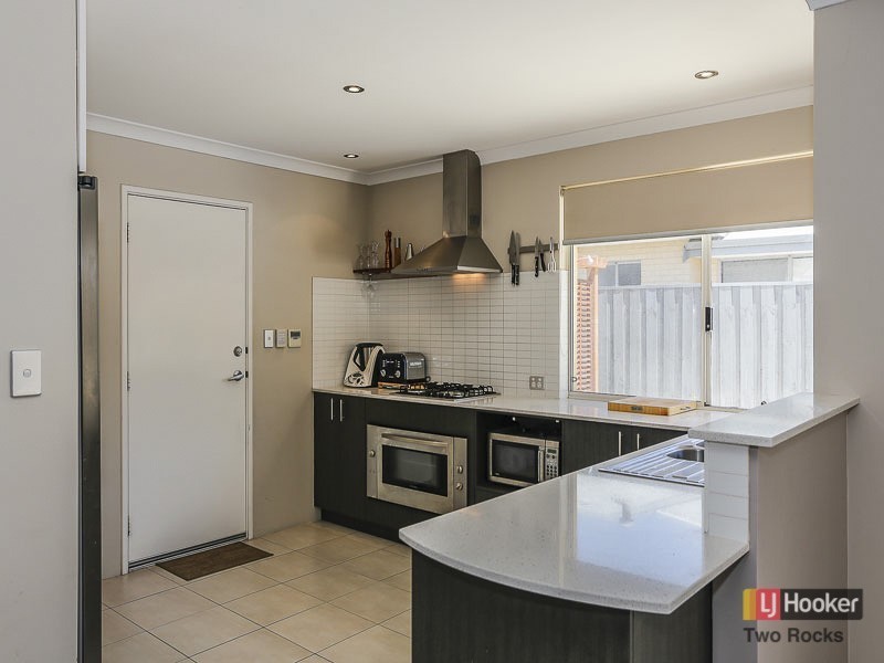 8 Lunar Street, Yanchep WA 6035