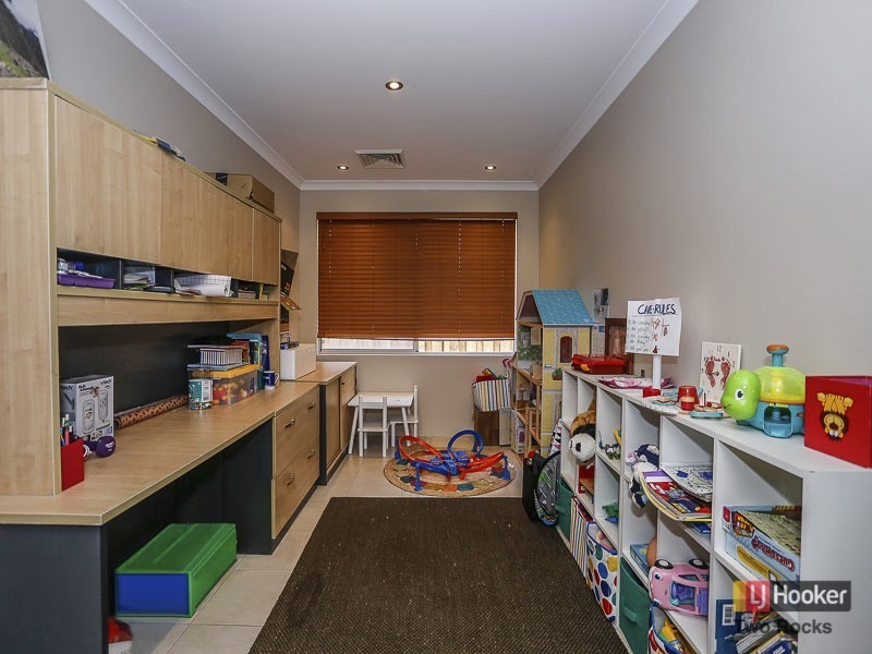 8 Lunar Street, Yanchep WA 6035