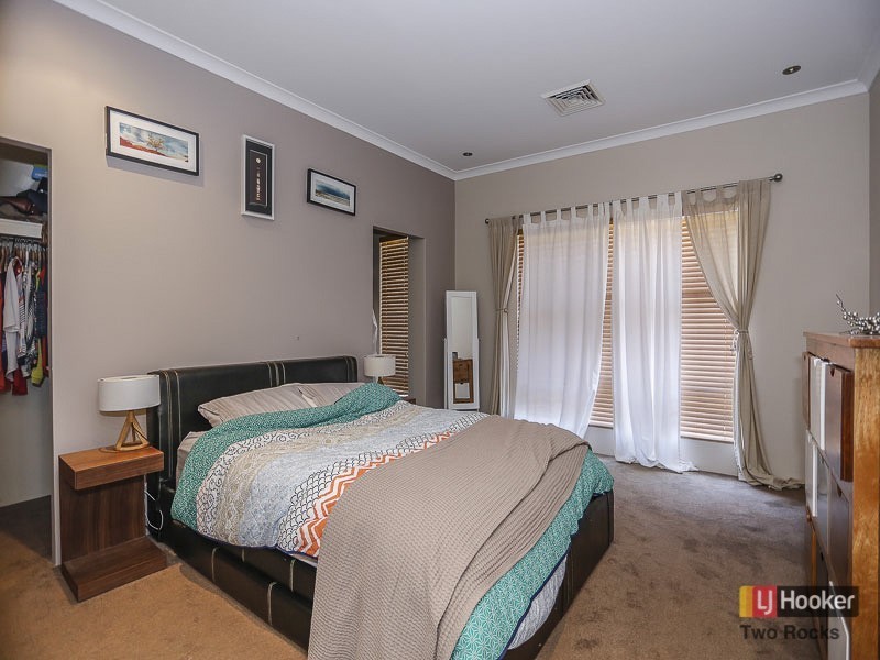 8 Lunar Street, Yanchep WA 6035