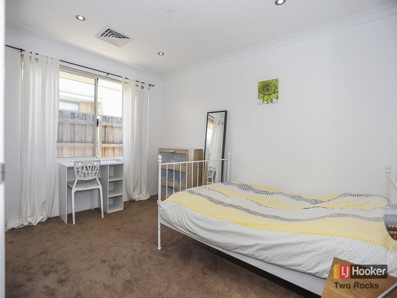 8 Lunar Street, Yanchep WA 6035