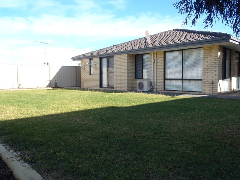 38 Lady Lindsay Cove, Yanchep WA 6035