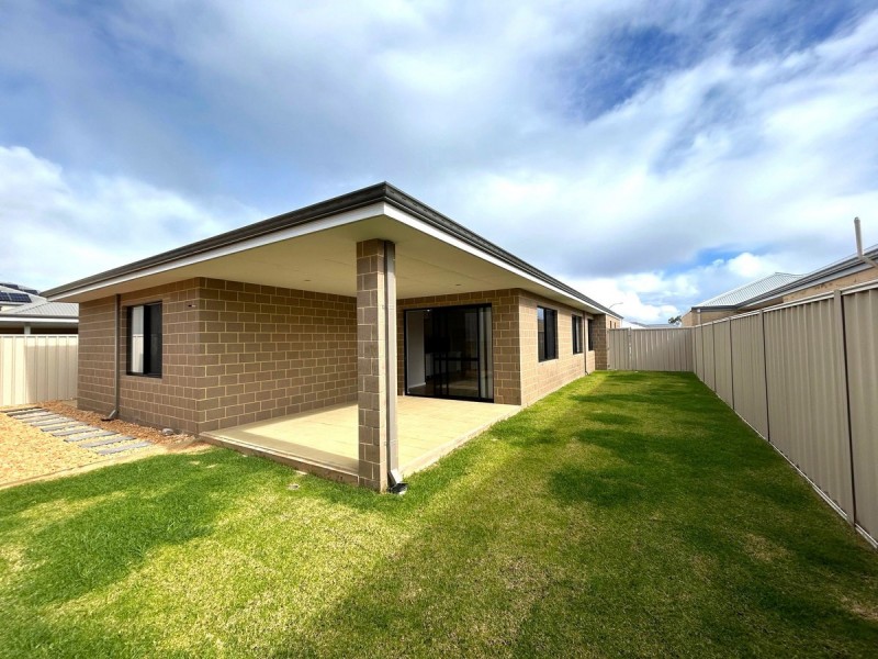 8 Seabass Chase, Two Rocks WA 6037