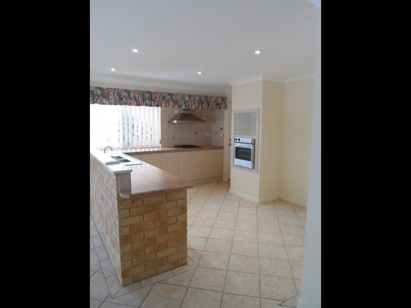 11 Harlequin Way, Yanchep WA 6035