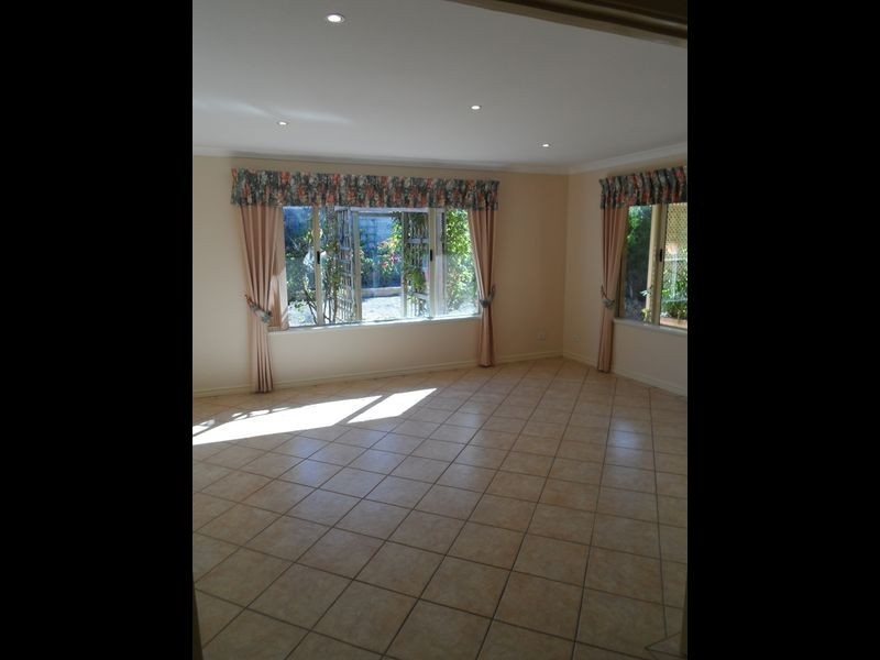 11 Harlequin Way, Yanchep WA 6035