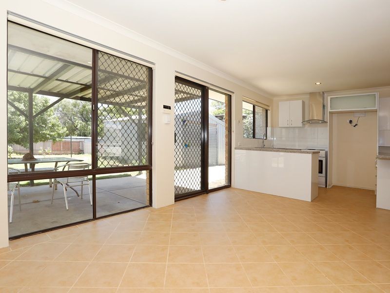 11 Wilson Place, Two Rocks WA 6037