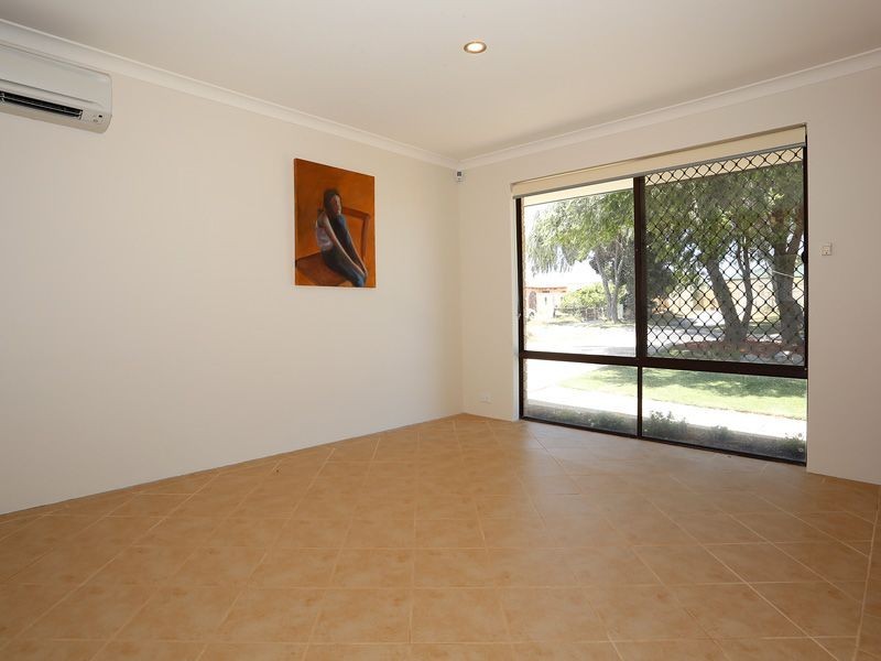 11 Wilson Place, Two Rocks WA 6037