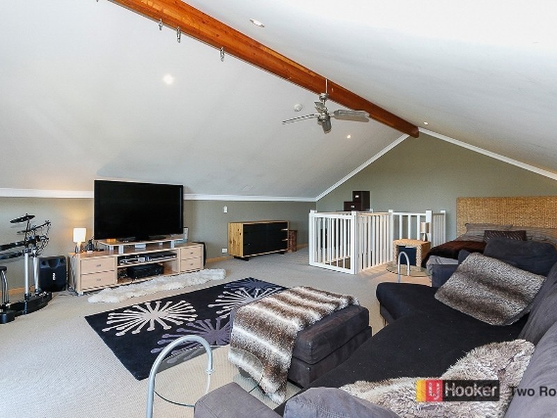 9 Evans Place, Two Rocks WA 6037